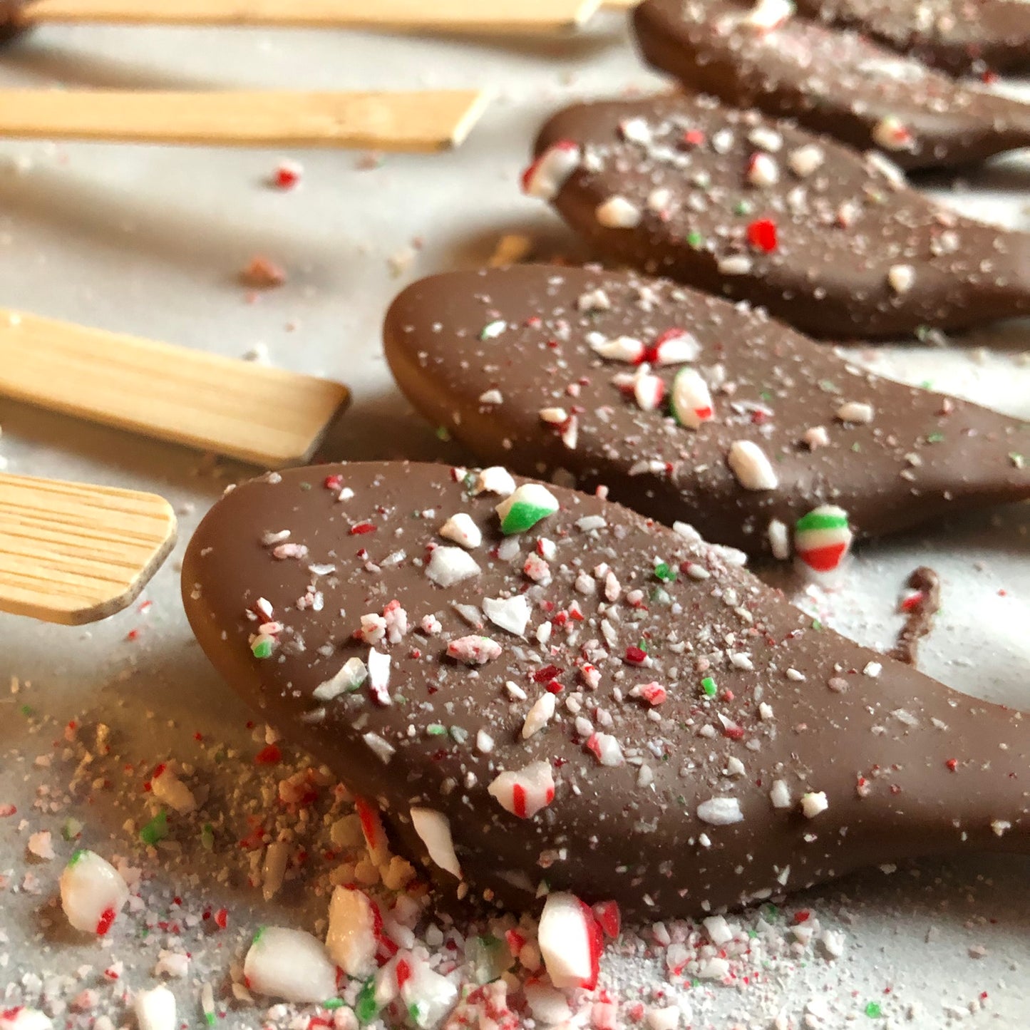 Milk chocolate covered spoons - Assorted flavours